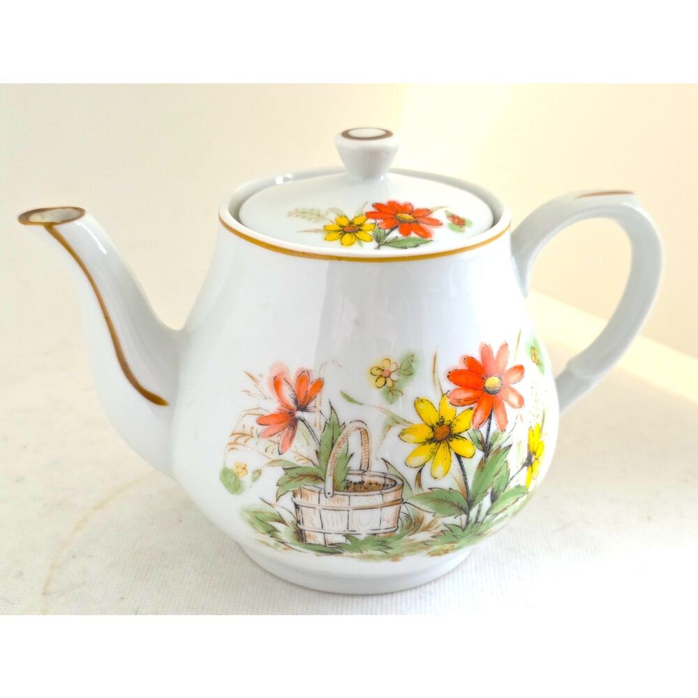 Teapot/White-Yellow Orange Flowers-Garden Design-Vintage-Japan-Holds 3 Cups